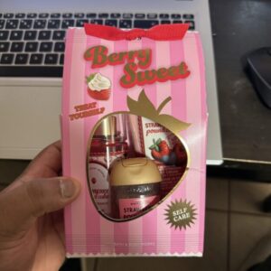 BATH & Body Works Berry Sweet Kit